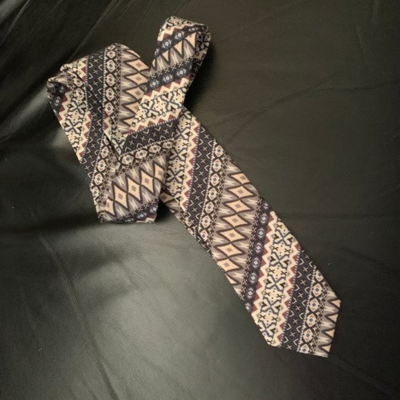 Rue Saint-Patrick Tie - Picture 1 of 3